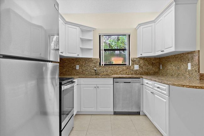 41 Uno Lago Dr, Condo with 2 bedrooms, 3 bathrooms and null parking in Juno Beach FL | Image 5