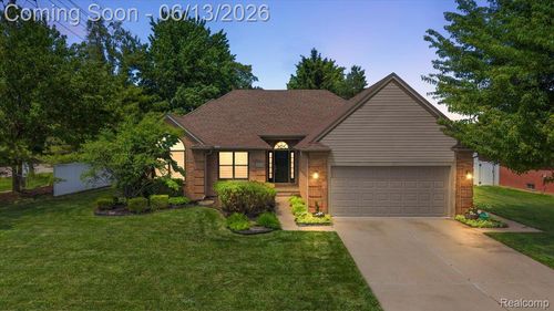 15213 Meerschaert Dr, Macomb, MI, 48042-4043 | Card Image