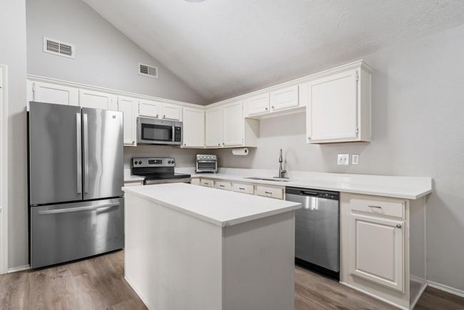 31311 N Head Dr, House other with 3 bedrooms, 2 bathrooms and 2 parking in Spring TX | Image 14