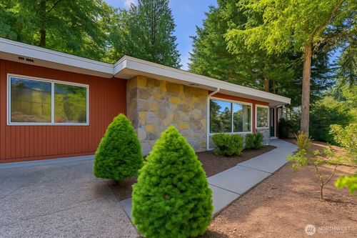 2463 74th Avenue Se, Mercer Island, WA, 98040 | Card Image