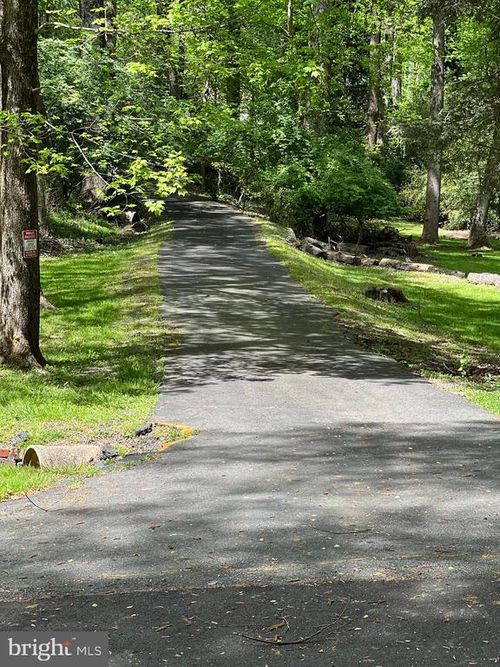 9338 Campbell Rd, VIENNA, VA, 22182-2036 | Card Image