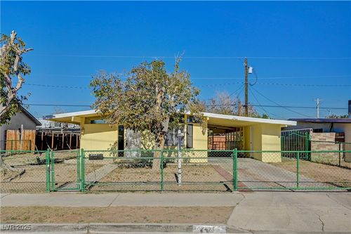 2421 Howard Dr, Las Vegas, NV, 89104-4224 | Card Image