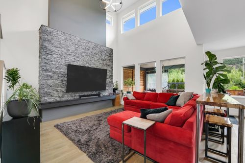 39224 Cardinal Dr, Squamish, BC, V8B0V3 | Card Image