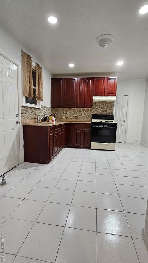 272 New Jersey Ave, Brooklyn, NY, 11207-3527 | Card Image