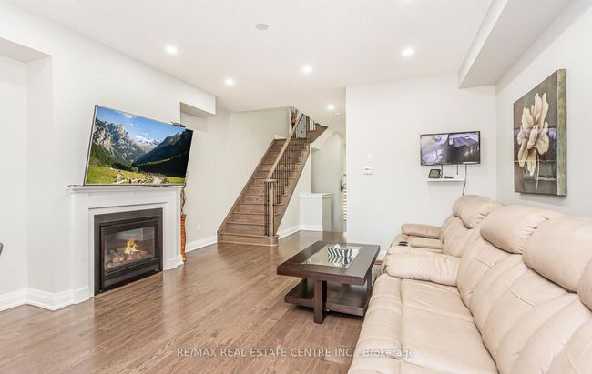 3 Dalbeattie Dr, House attached with 4 bedrooms, 3 bathrooms and 1 parking in Brampton ON | Image 10