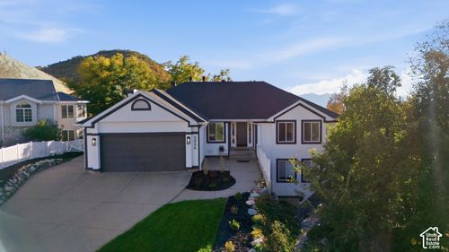3936 Huntington Cir, Bountiful, UT, 84010-5836 | Card Image