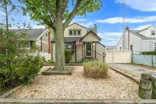 3427 Ocean Avenue, Hempstead, NY, 11572 | Card Image