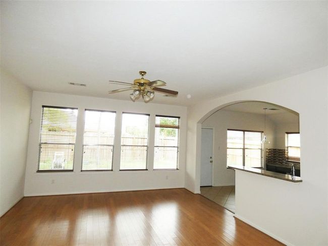 3015 Davey Oaks Dr, House other with 4 bedrooms, 2 bathrooms and 2 parking in Pearland TX | Image 5
