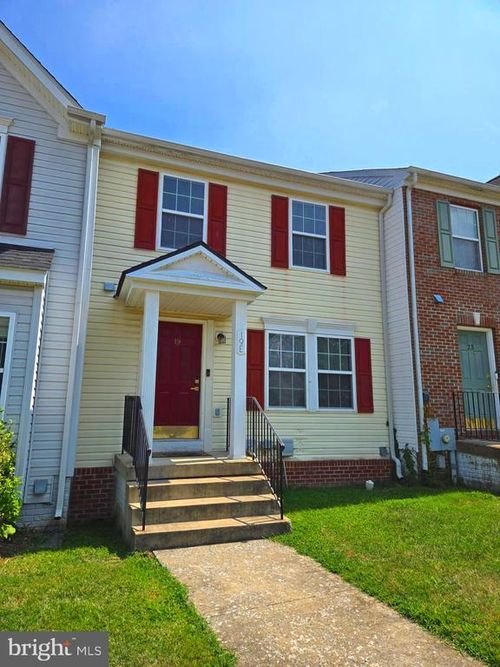 19 Litchfield Ln E, MARTINSBURG, WV, 25405-9644 | Card Image