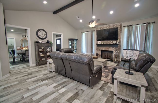 Living Room | Image 10