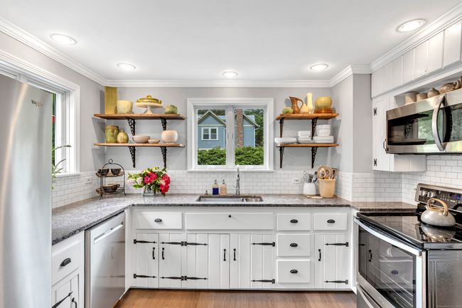 69 Spring St, House other with 3 bedrooms, 2 bathrooms and null parking in Chester CT | Image 16