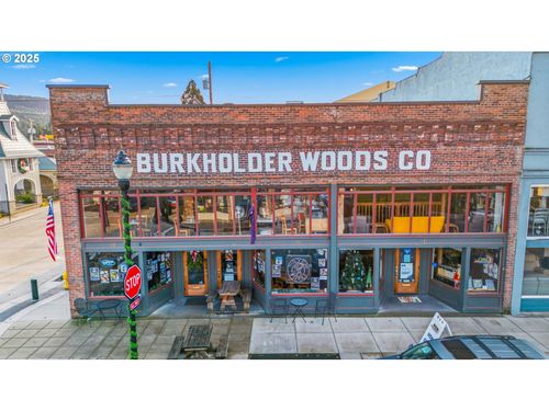 657 E Main St, Cottage Grove, OR, 97424-2039 | Card Image