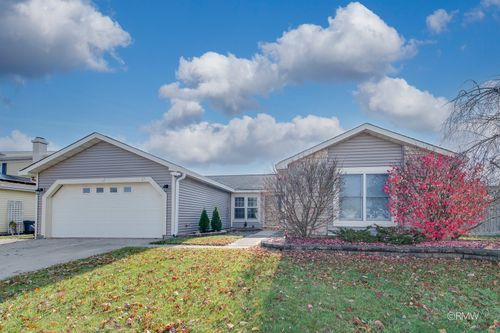 23 Hesterman Dr, Glendale Heights, IL, 60139-1942 | Card Image