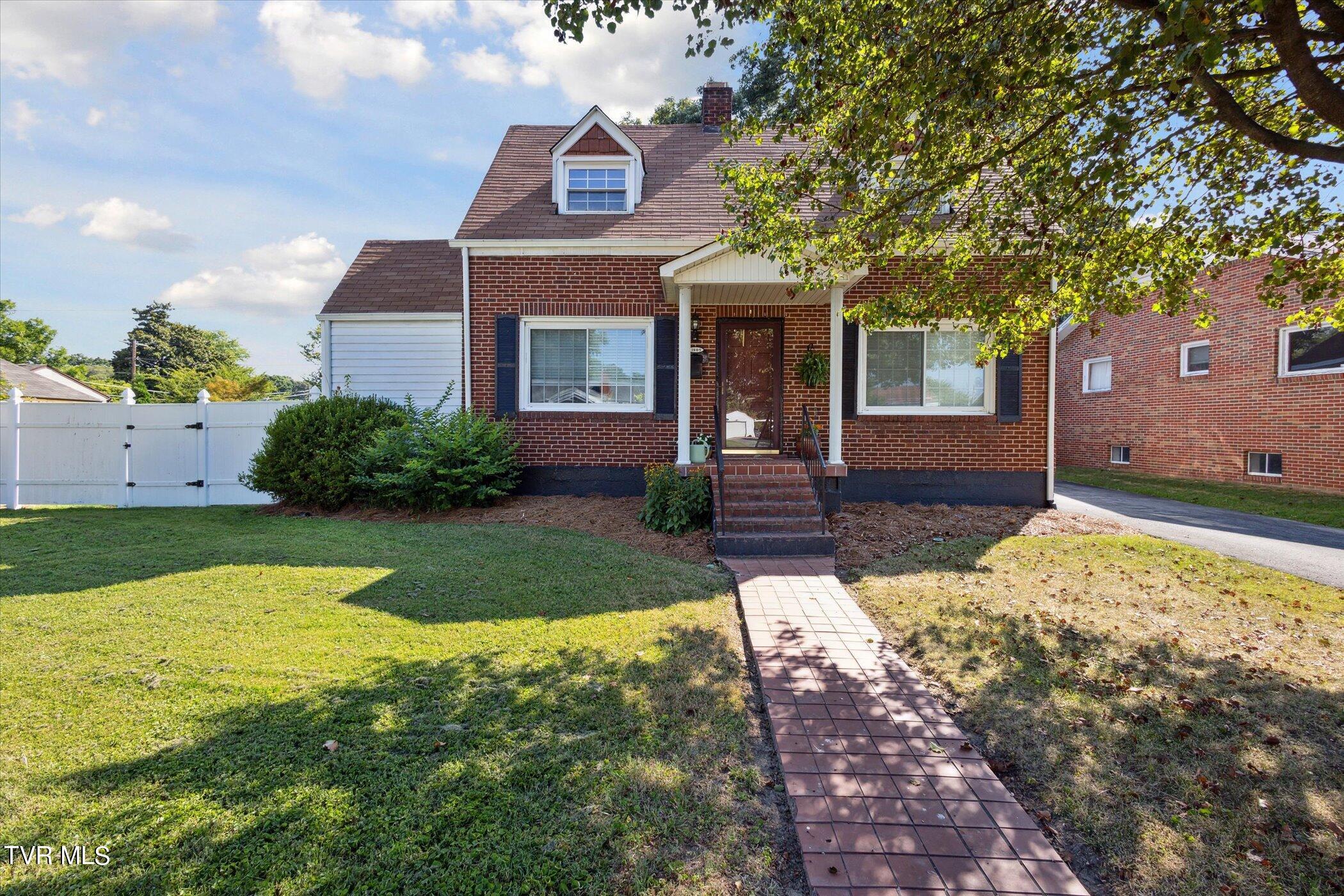 Oakwood Dr, Kingsport, TN 37664
