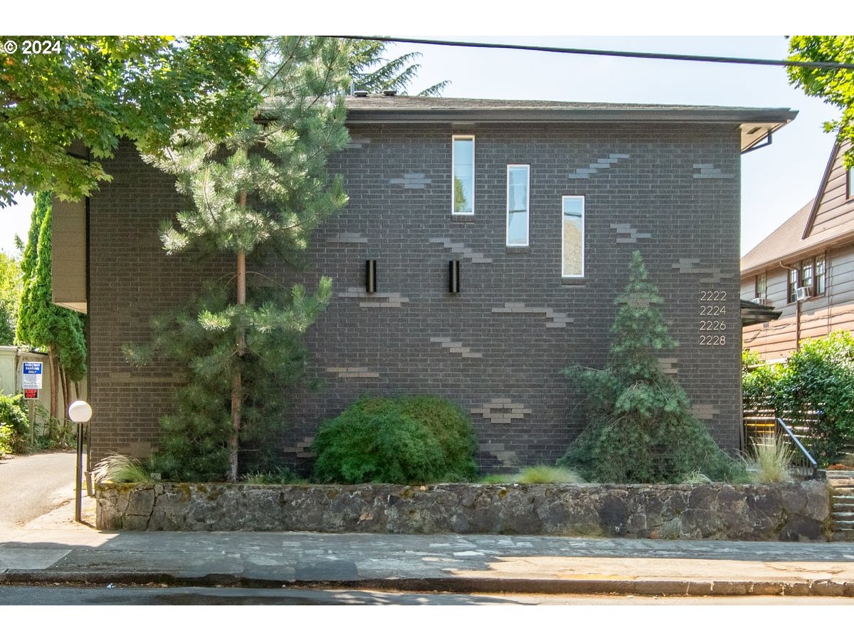 Halsey St, Portland, OR 97232