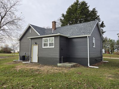 306 S Main Road, House other with 2 bedrooms, 1 bathrooms and 2 parking in Clarence IL | Image 3