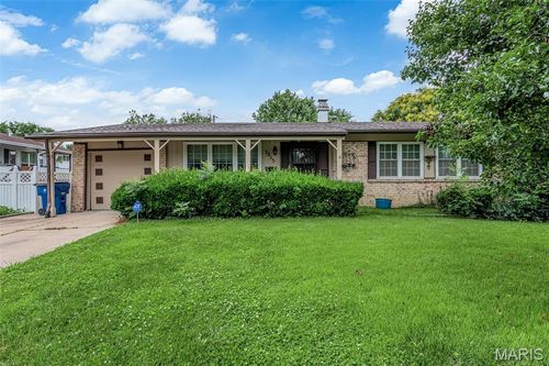 2325 Thunderbird Ave, Florissant, MO, 63033-1746 | Card Image