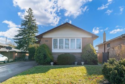 17 Learmont Dr, House other with 3 bedrooms, 2 bathrooms and 3 parking in Etobicoke ON | Image 2