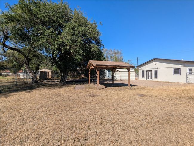 410 E Willis St, House other with 2 bedrooms, 1 bathrooms and null parking in Odem TX | Image 8