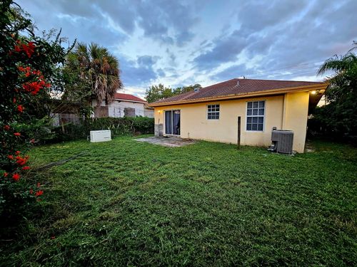 2109 Dock St, West Palm Beach, FL, 33401-7507 | Card Image