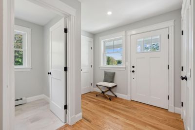 Entryway and powder room | Image 3