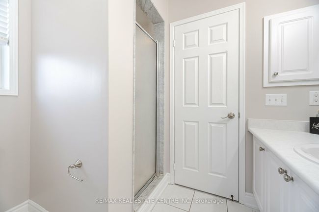1016 Mccuaig Dr, House other with 4 bedrooms, 4 bathrooms and 2 parking in Milton ON | Image 31