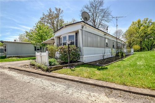 112 Lakeside Way Sw, Warren, OH, 44481-9608 | Card Image