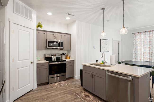 537 N Blue Lake St St, Townhouse with 3 bedrooms, 3 bathrooms and 4 parking in Garden City UT | Image 4
