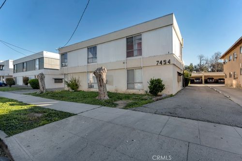 7454 Canby, Reseda, CA, 91335 | Card Image