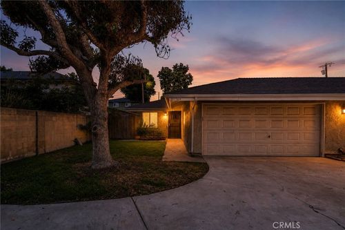 11736 1/2 215th St, Lakewood, CA, 90715-2104 | Card Image