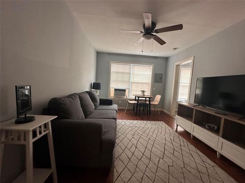 apt-8-4302 Polk St, Houston, TX, 77023-1847 | Card Image