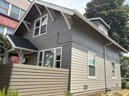 1728 18th Ave, Seattle, WA, 98122-2741 | Card Image