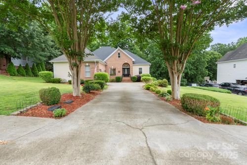 172 Hunters Hill Dr, Statesville, NC, 28677-9773 | Card Image