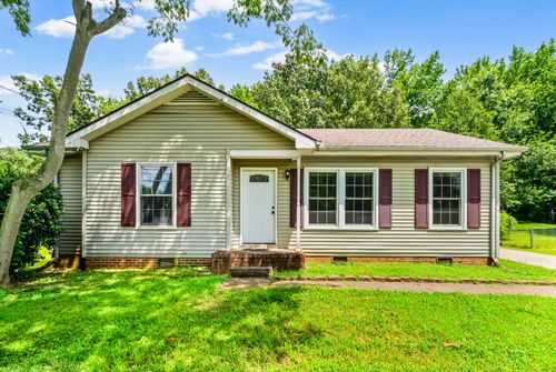 541 Donna Dr, Clarksville, TN, 37042-6075 | Card Image