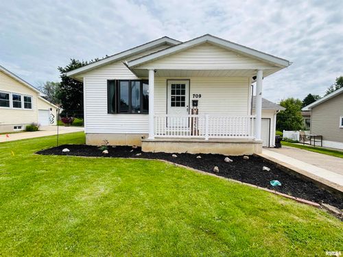 709 S 4th S Street, Maquoketa, IA, 52060 | Card Image