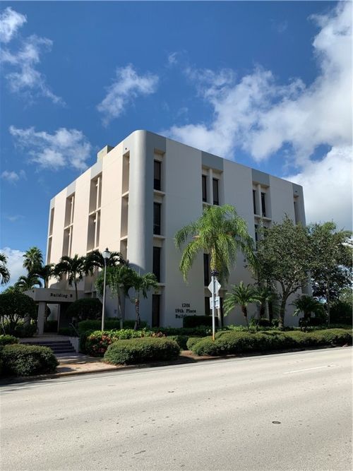ste-b200c-f-1201 19th Pl, Vero Beach, FL, 32960-0681 | Card Image