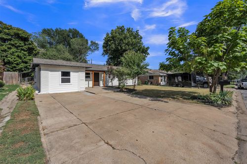 408 Simmons Dr, Hurst, TX, 76053-6533 | Card Image