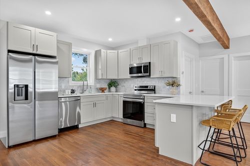 16 Woodland Rd, Wakefield, MA, 01880-3121 | Card Image
