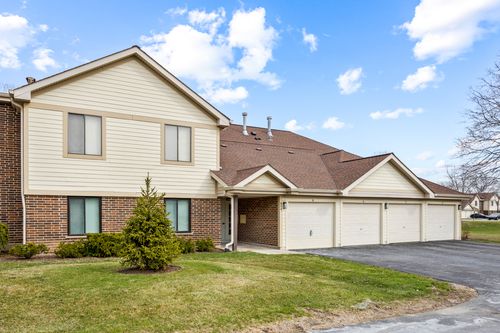 8-854 E Carriage Ln, Palatine, IL, 60074-1861 | Card Image