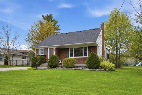 12 Valley Rd, Saint Catharines, ON, L2S1Y6 | Card Image