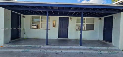 817 Grant St, West Palm Beach, FL, 33407-6211 | Card Image