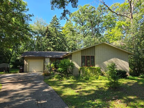 905 Hickory Rd, Woodstock, IL, 60098-2779 | Card Image