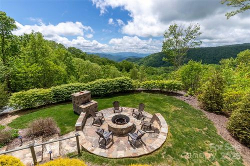 27 Indian Rock Ln, Bryson City, NC, 28713-3400 | Card Image