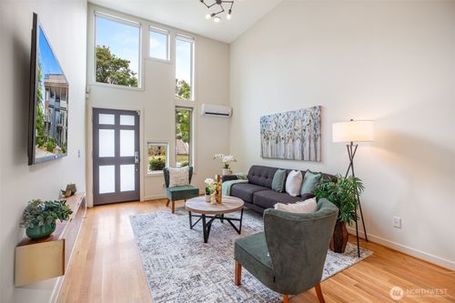 140 26th Ave E, Seattle, WA, 98112-5409 | Card Image