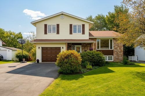 2 Joan Eleanor Dr, House with 5 bedrooms, 3 bathrooms and 3 parking in Dartmouth NS | Card Image