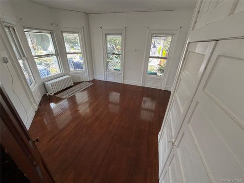 29 Ocean Ave, Islip, NY, 11751-3814 | Card Image