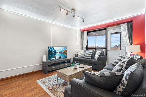 9f-6125 98th Street, New York, NY, 11374 | Card Image