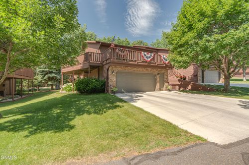 3152 Manitoba Ln, Bismarck, ND, 58503-0494 | Card Image