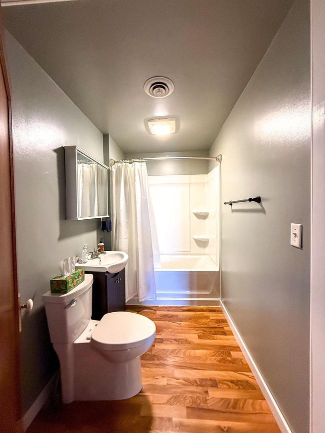 Main bath on same level as three bedrooms | Image 25