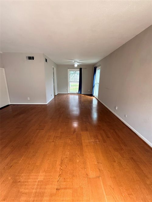 2-3914 Law St, Houston, TX, 77005-1126 | Card Image